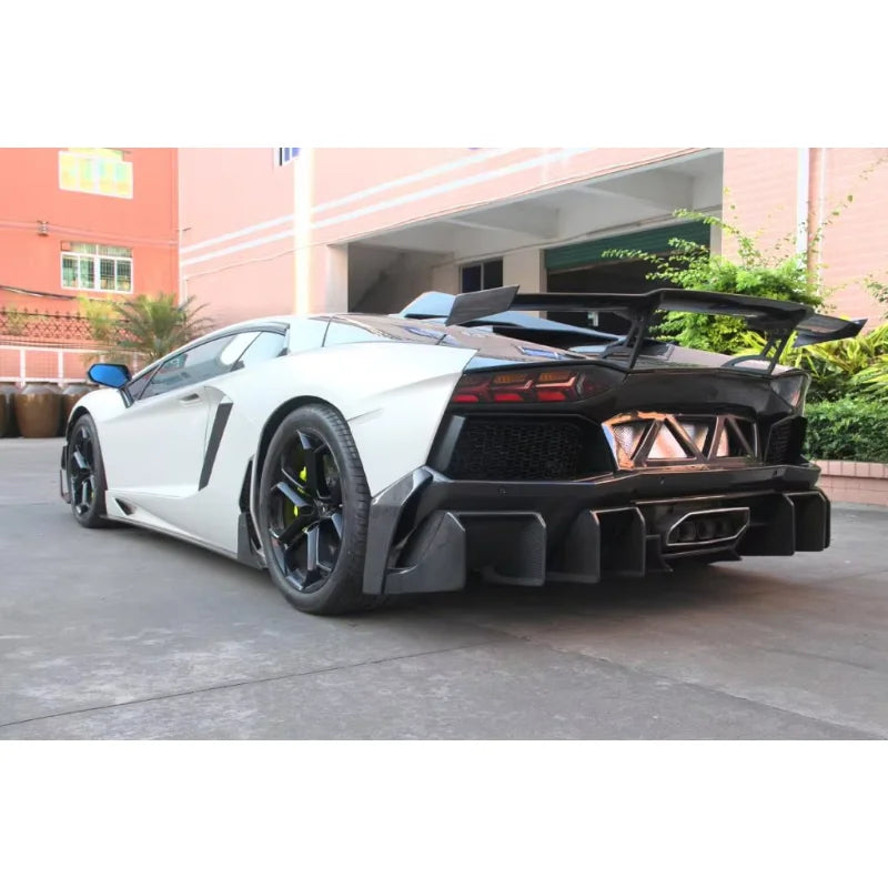 (NOT SOLD TO USA) Full Carbon Fiber DM Style Rear Bumper for Aventador LP700
