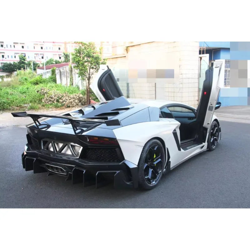 (NOT SOLD TO USA) Full Carbon Fiber DM Style Rear Bumper for Aventador LP700