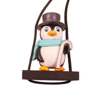 Décoration suspendue de voiture en forme de pingouin en traîneau pivotant