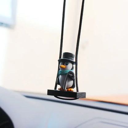 Décoration suspendue de voiture en forme de pingouin en traîneau pivotant