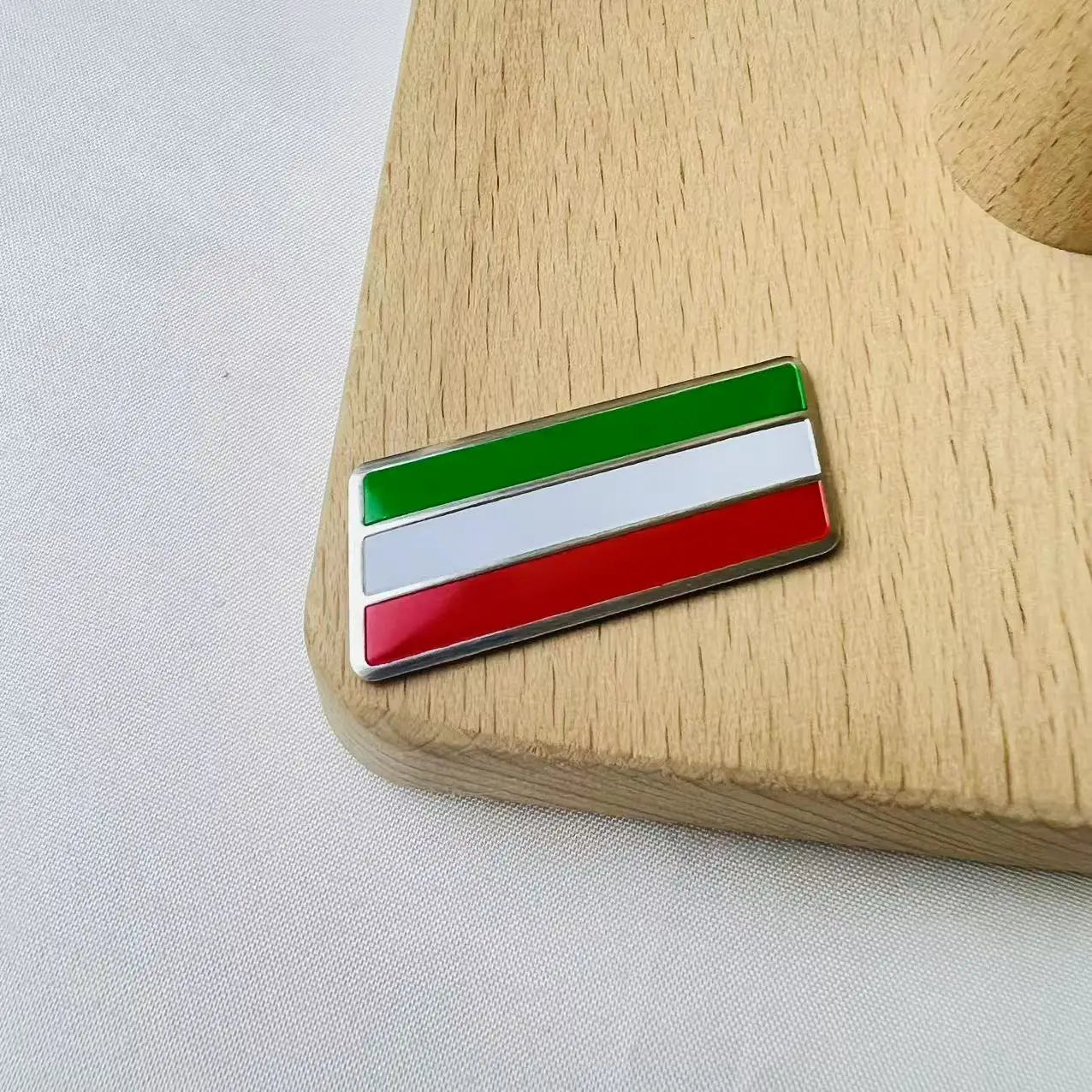 Alloy Flag Emblem Sticker for BMW Audi Toyota MG – Pro Decor yidali A-xiaolintie – Car Accessories | MotorWorld Marketplace