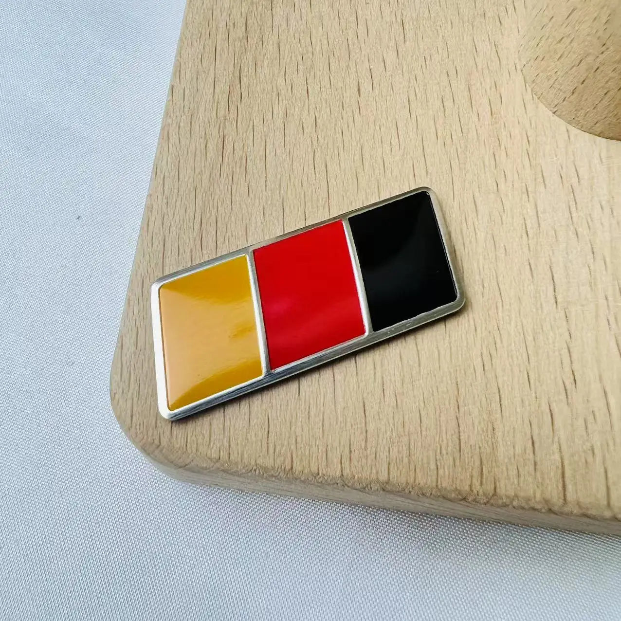 Alloy Flag Emblem Sticker for BMW Audi Toyota MG – Pro Decor deguo B-xiaolintie – Car Accessories | MotorWorld Marketplace