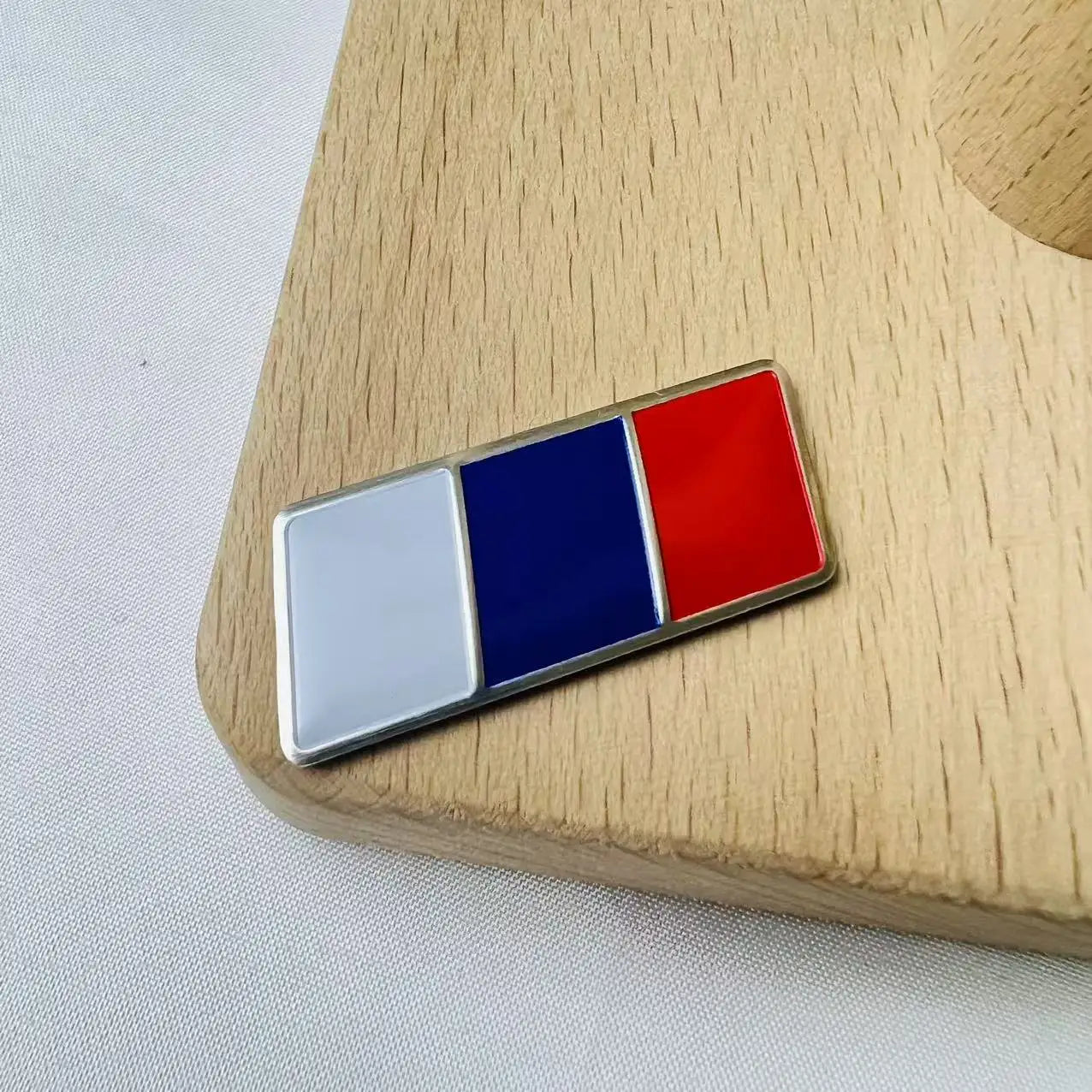 Alloy Flag Emblem Sticker for BMW Audi Toyota MG – Pro Decor eluosi B-xiaolintie – Car Accessories | MotorWorld Marketplace