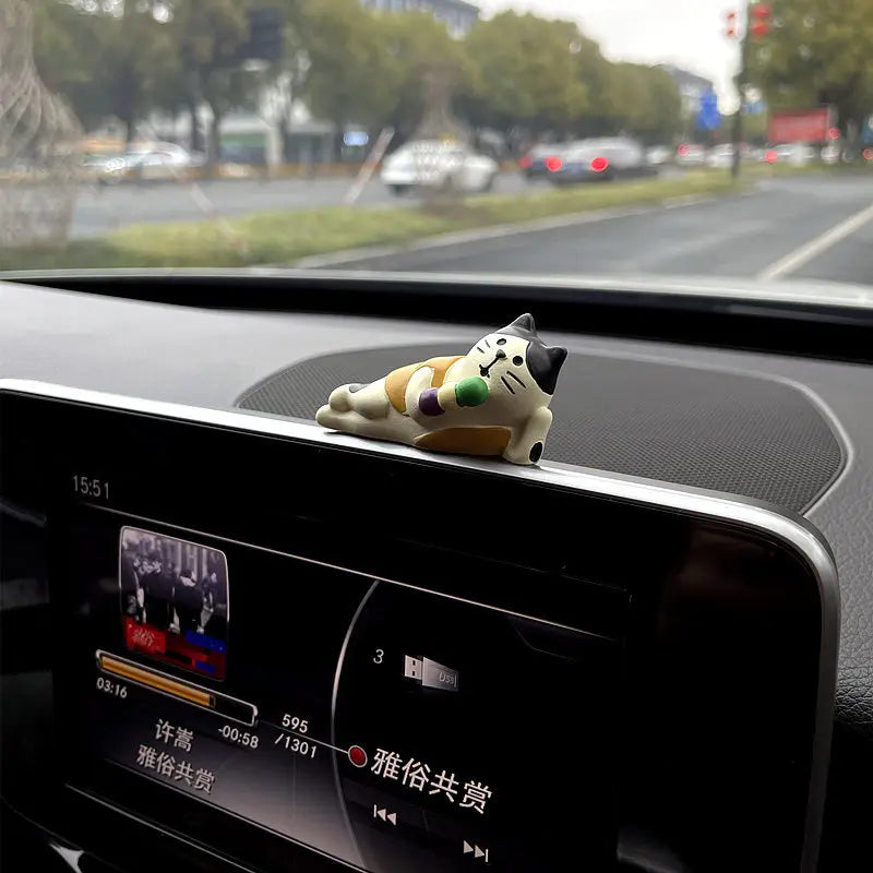 Resin Kitten Dashboard Ornament – Professional Car Interior Decor green – Car Accessories | MotorWorld Marketplace