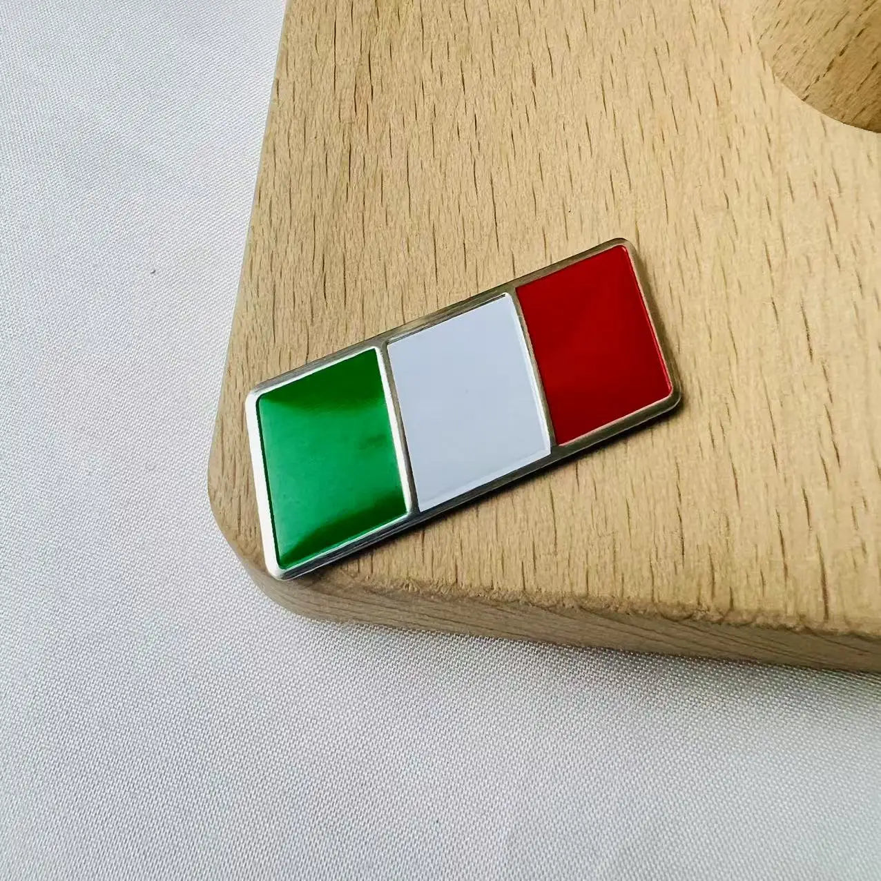 Alloy Flag Emblem Sticker for BMW Audi Toyota MG – Pro Decor yidali B-xiaolintie – Car Accessories | MotorWorld Marketplace