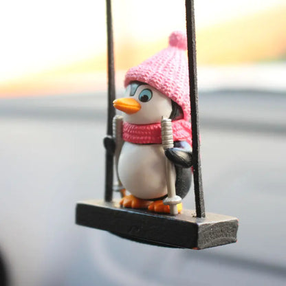 Décoration suspendue de voiture en forme de pingouin en traîneau pivotant
